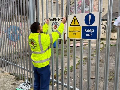 Perimeter-Warning-Board-Manchester-01